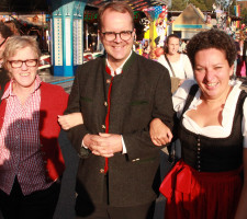 Die Rosenheimer Frauenpower hat die Landespolitik fest im Griff: Elisabeth Jordan, Vorsitzende Rosenheim Stadt (links) und Alexandra Burgmaier, Kreisvorsitzende (rechts) mit SPD-Fraktionsvorsitzendem Markus Rinderspacher